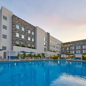 Aparthotel Express By Marriott Cancun Aeropuerto